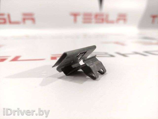Клипса Tesla model S 2016г. 1005783-00-B - Фото 1