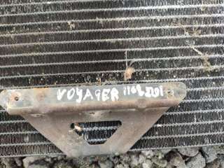 Радиатор кондиционера Chrysler Voyager 3 2000г.  - Фото 2