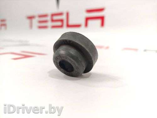 Подушка крепления радиатора Tesla model S 2020г. 1042874-00-A - Фото 1