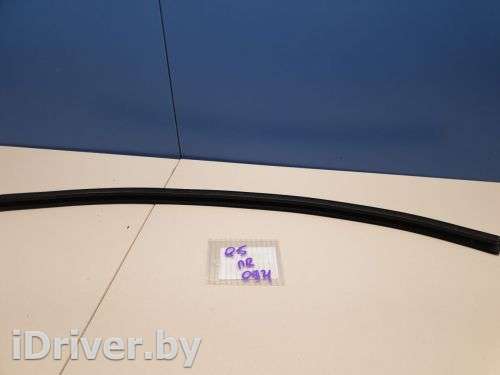 Уплотнитель стекла передней правой двери Audi Q5 1 2008г. 8R0837480 - Фото 1