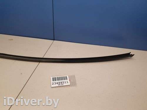 Направляющая стекла задней левой двери Toyota Avensis 2 2003г.  - Фото 1