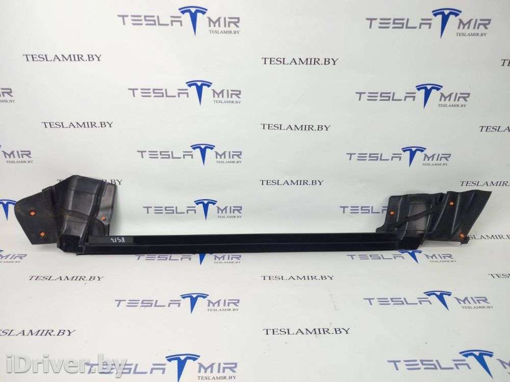уплотнитель Tesla model 3 2020г. 1090503-00  - Фото 1