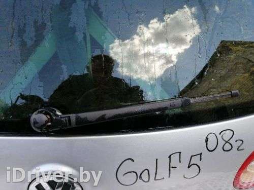 Щеткодержатель задний Volkswagen Golf 5 2008г.  - Фото 1