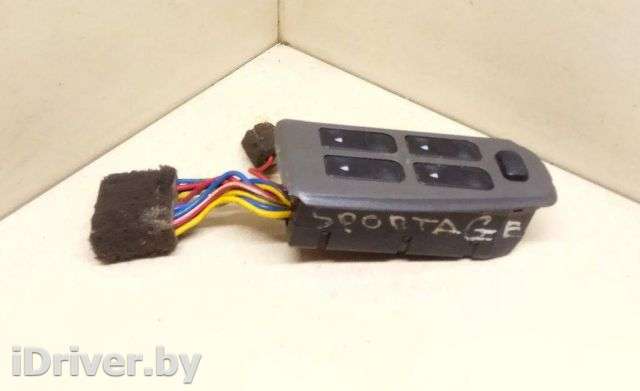 Кнопка стеклоподъемника передней левой Kia Sportage 1 1994г.  - Фото 1