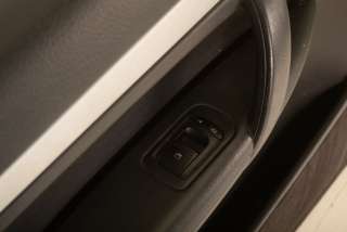 Обшивка двери передней левой (дверная карта) Porsche Cayenne 955 2005г. 7L5867011 , art702223 - Фото 2