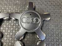 Колпачок литого диска Audi Q5 1 2012г. 4F0601165N - Фото 6