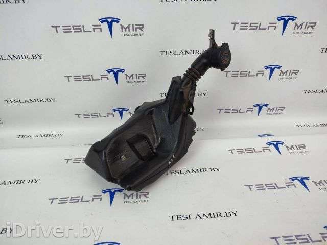 Бачок омывателя Tesla model 3 2020г. 1096062-00,1090850-00 - Фото 1