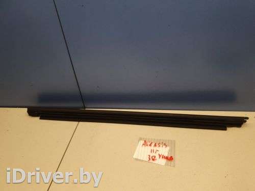 Накладка стекла задней правой двери Toyota Avensis 3 2008г. 6817305100 - Фото 1