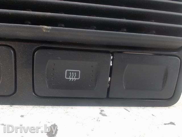 кнопка обогрева стекла Volkswagen Golf 4 2001г.  - Фото 1