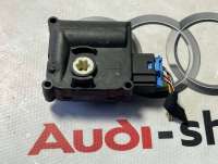 Моторчик заслонки печки Audi A8 D3 (S8) 2005г. 4E0820511 - Фото 3