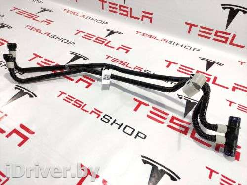 Патрубок радиатора Tesla model 3 2020г. 1077579-99-G,1077579-00-C - Фото 1