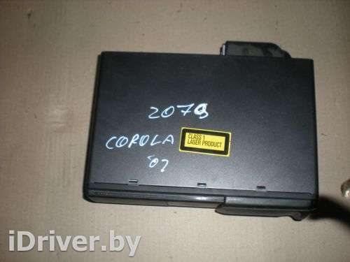 Ченджер компакт дисков Toyota Corolla E120 2001г.  - Фото 1