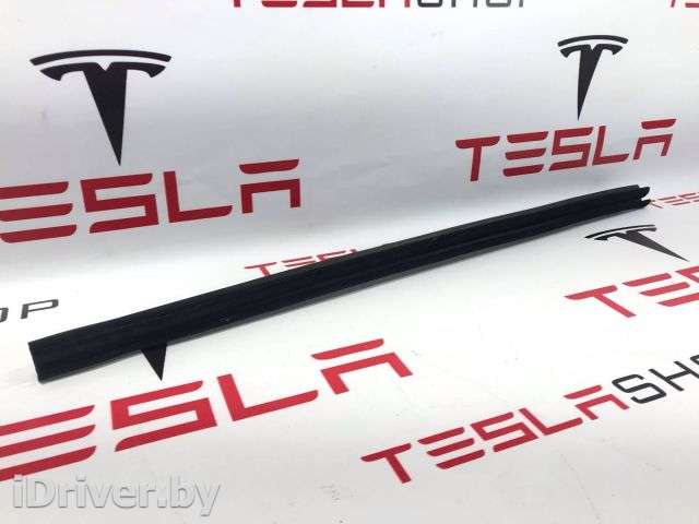 уплотнитель Tesla model S 2017г. 1038406-00-A,1038405-00-A - Фото 1