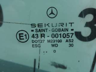 Стекло двери передней правой Mercedes A W168 2002г.  - Фото 3