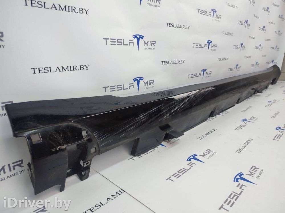 Накладка на порог правая Tesla model S 2017г. 6005875-00,1025042-00  - Фото 1