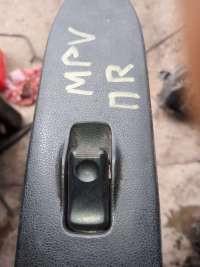 Кнопка стеклоподъемника переднего правого Mazda MPV 1 1997г.  - Фото 2