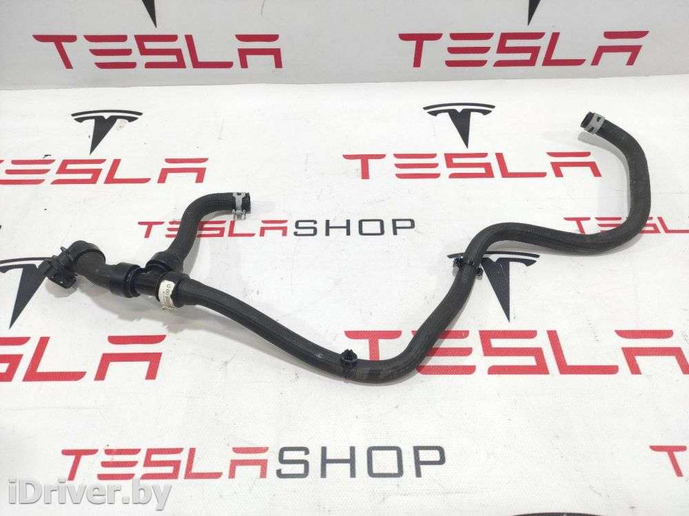 Патрубок (трубопровод, шланг) Tesla model S 2018г. 1058668-00-D  - Фото 1