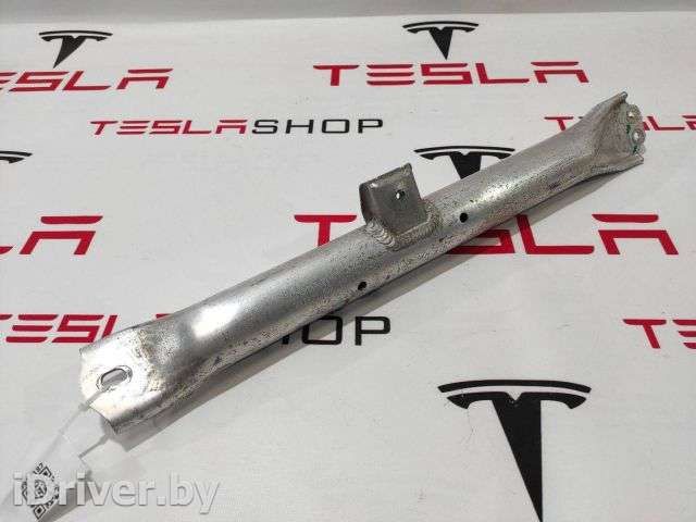Распорка стоек Tesla model S 2013г. 1003617-00-D - Фото 1