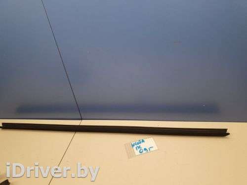 Накладка стекла передней левой двери Ford Kuga 1 2008г. 1699594 - Фото 1