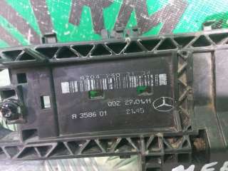 Кронштейн ручки двери Mercedes C W204 2006г. A2047602534, A2047602134 - Фото 10