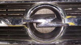 решетка радиатора Opel Zafira A 2005г. 24453538 - Фото 2