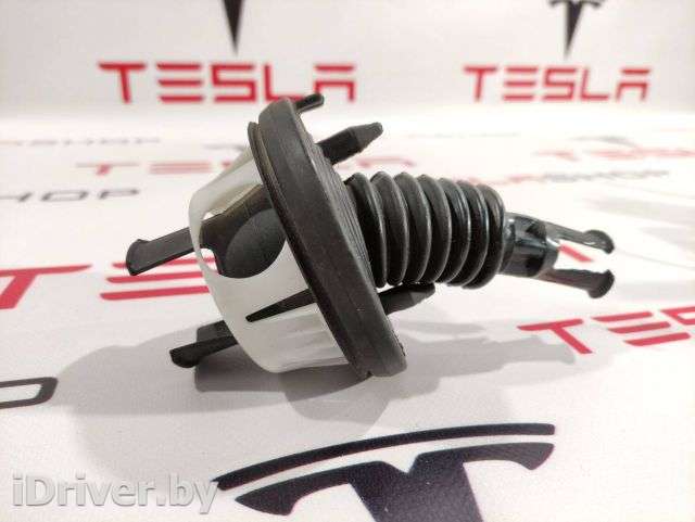 Кожух защитный проводки Tesla model 3 2019г. 1067964-01-F,1109276-00-D - Фото 1