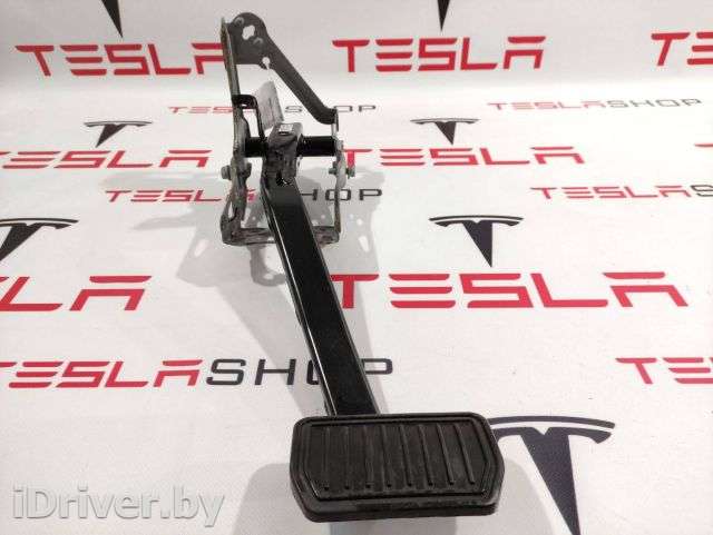 Педаль тормоза Tesla model S 2018г. 1050657-00-A - Фото 1