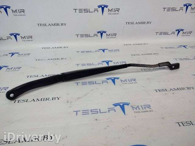 щеткодержатель (поводок стеклоочистителя, дворник) Tesla model S 2017г. 6005951-00 - Фото 1