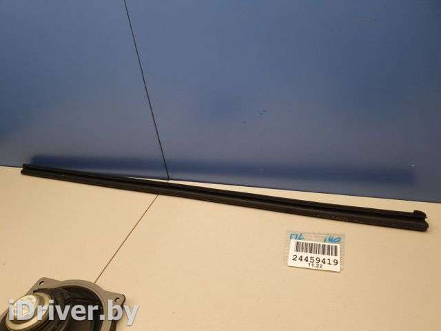 Накладка стекла передней левой двери Hyundai i40 2012г. 822313Z000 - Фото 1
