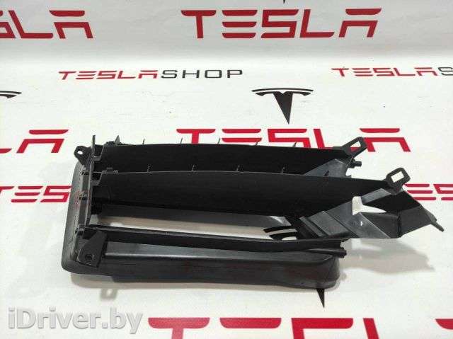 Заглушка (решетка) в бампер передний Tesla model S 2017г. 1058007-00-J - Фото 1