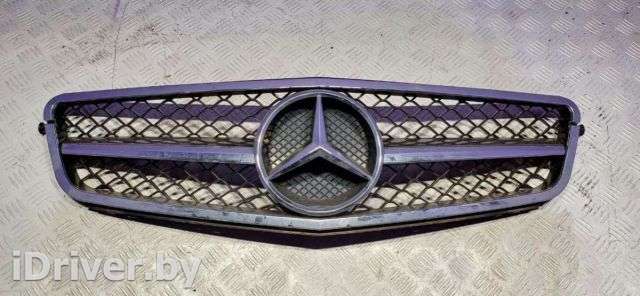 Решетка радиатора Mercedes C W204 2012г.  - Фото 1