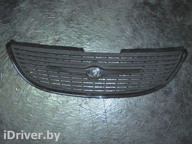 решетка радиатора Chrysler Town Country 3 2003г.  - Фото 1