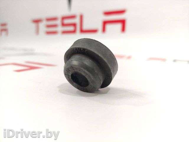 Подушка крепления радиатора Tesla model S 2020г. 1042874-00-A - Фото 1