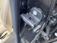 Ответная часть (скоба) замка двери Mercedes S W221 2008г.  - Фото 2