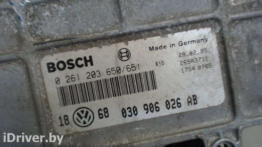 Блок управления двигателем Volkswagen Golf 3 1994г. 0261203650,0261203651,030906026AB  - Фото 3