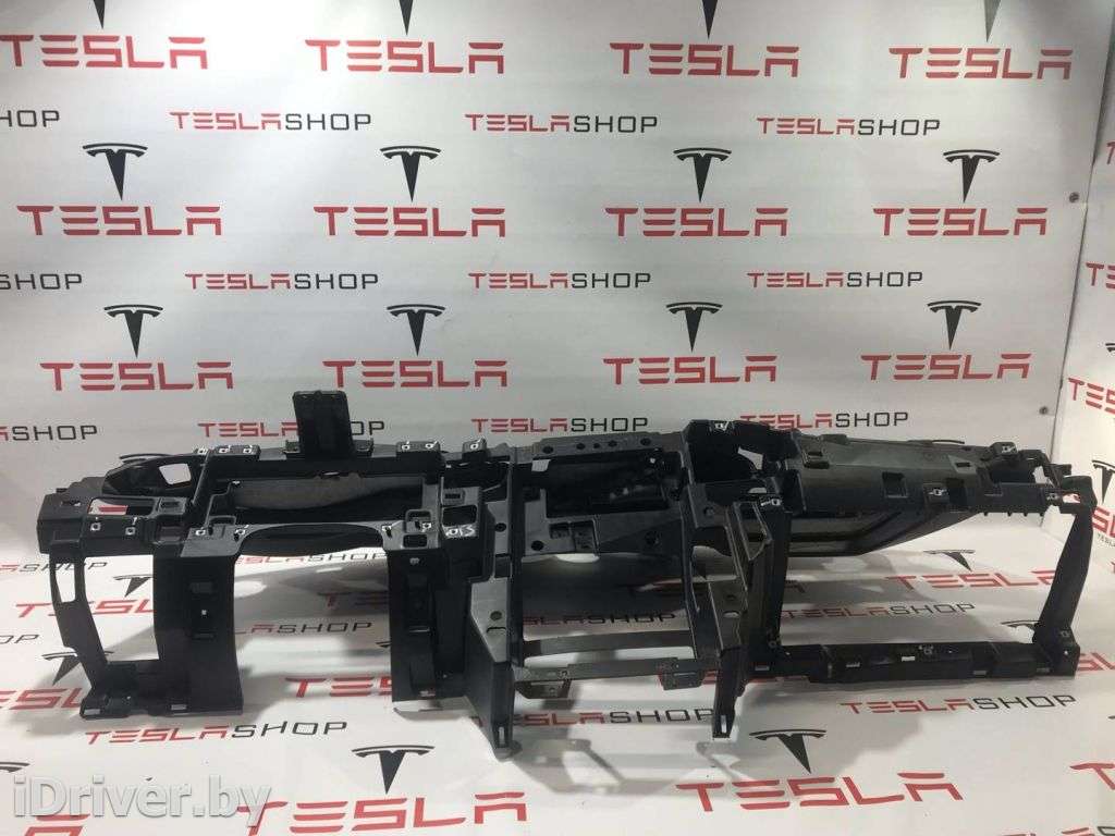 Накладка декоративная центральной консоли Tesla model S 2015г. 1003326-00-G  - Фото 1