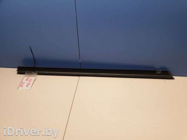 Накладка стекла передней левой двери Mercedes E W212 2010г. A2127250965 - Фото 1