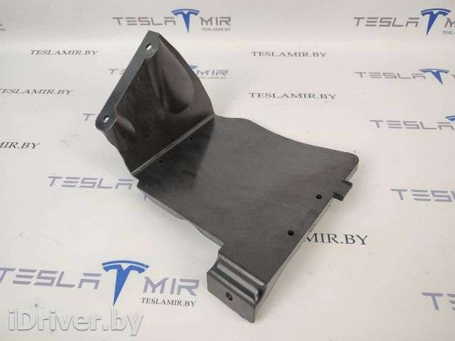 Кронштейн блока управления пневмоподвеской Tesla model S 2014г. 1007493-00 - Фото 1