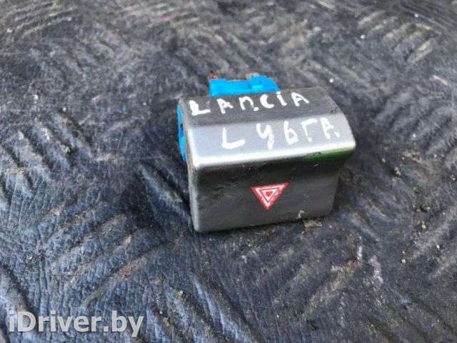 Кнопка аварийки Lancia Lybra 2000г.  - Фото 1