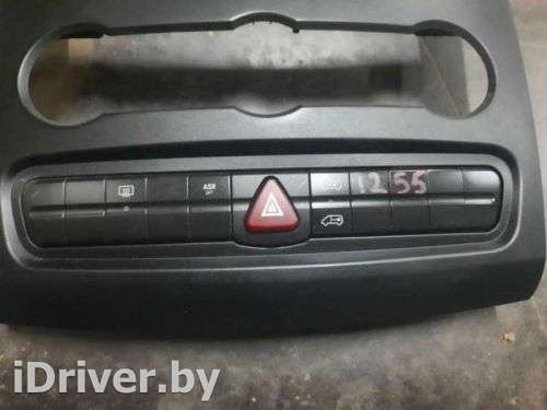 Кнопка аварийки Volkswagen Crafter 1 2011г.  - Фото 1