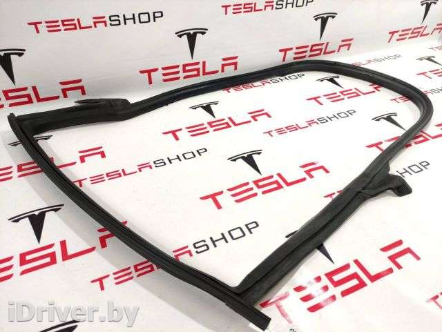 Уплотнитель Tesla model 3 2019г. 1090511-00-K - Фото 1
