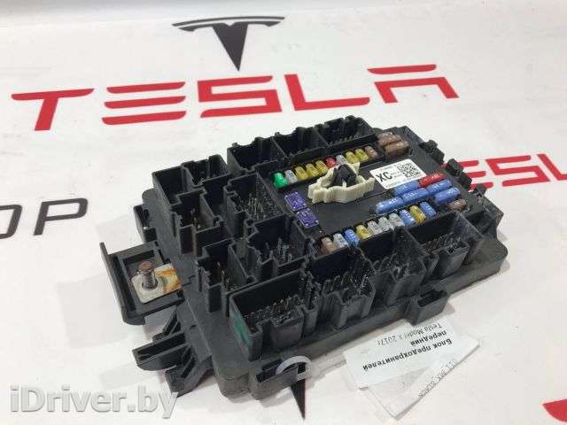 Блок предохранителей передний Tesla model X 2017г. 1034409-01-C - Фото 1