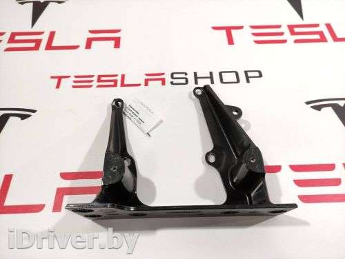Кронштейн салона Tesla model X 2016г. 1052517-00-H - Фото 1