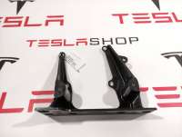 1052517-00-H Кронштейн салона к Tesla model X Арт 9885511