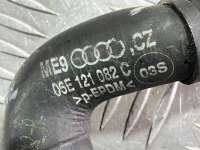 Патрубок (трубопровод, шланг) Audi A4 B7 2007г. 06E121082C - Фото 6