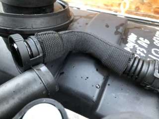 Патрубок вентиляции картера Volkswagen Touran 1 2007г.  - Фото 4