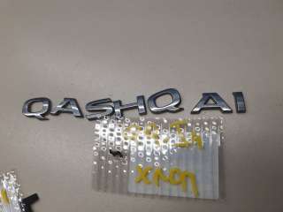 Эмблема крышки багажника Nissan Qashqai 2 2014г. 908924EM0A - Фото 2