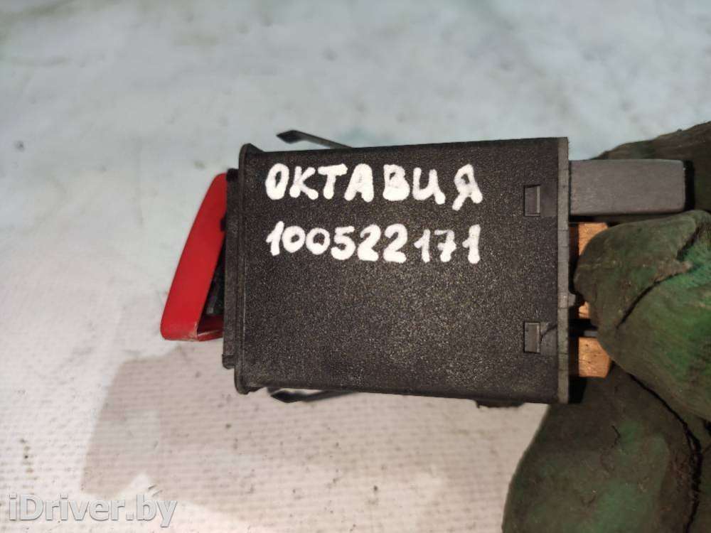 Кнопка аварийки Skoda Octavia A4 1999г.   - Фото 3