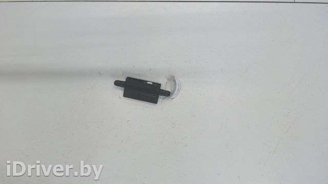 Кнопка открытия багажника Toyota Highlander 2 2011г.  - Фото 1
