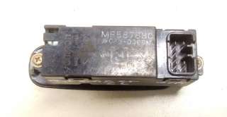 Кнопка стеклоподъемника задней левой Mitsubishi Lancer 9 2001г. MR587880,C8D-D388M - Фото 2